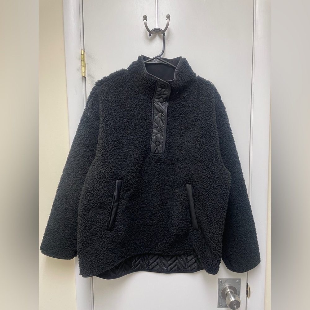 Athleta altitude Pullover Black Sherpa